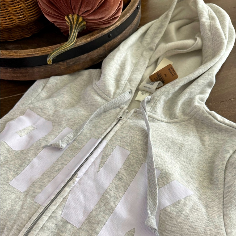 Brand new size small PINK HOODIE 🤍🍦